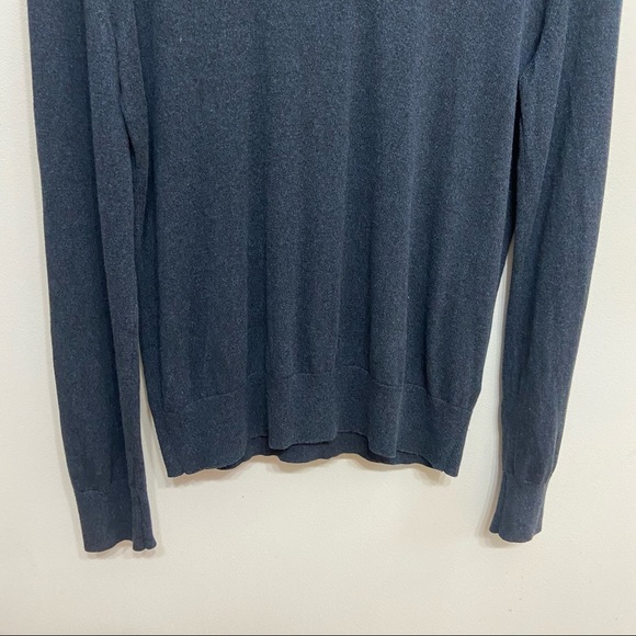 Banana Republic Men’s Cashmere Silk Luxury Blend Navy Blue V-Neck Sweater - Picture 3 of 5